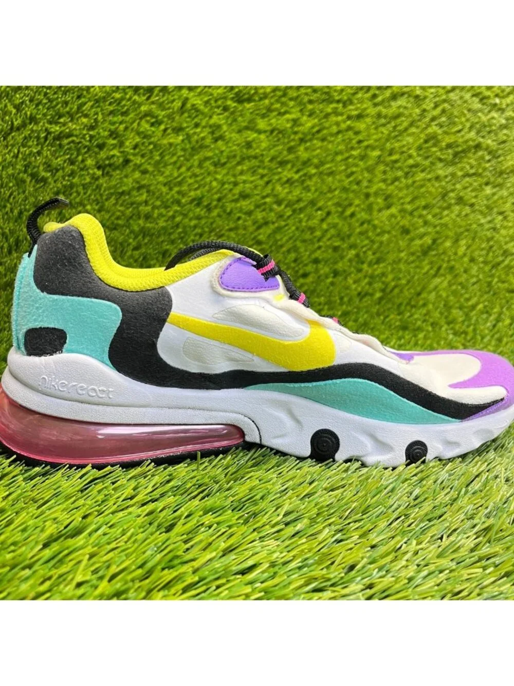 Nike Air Max 270 React Bright Violet Girls Size‎ 6Y White Running Shoes Sneakers